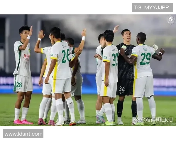 全北现代与北京国安激战亚冠赛场争夺荣耀之战