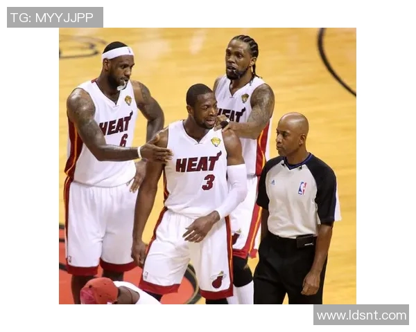 热火与小牛总决赛首战激烈对决球迷期待精彩瞬间与传奇时刻